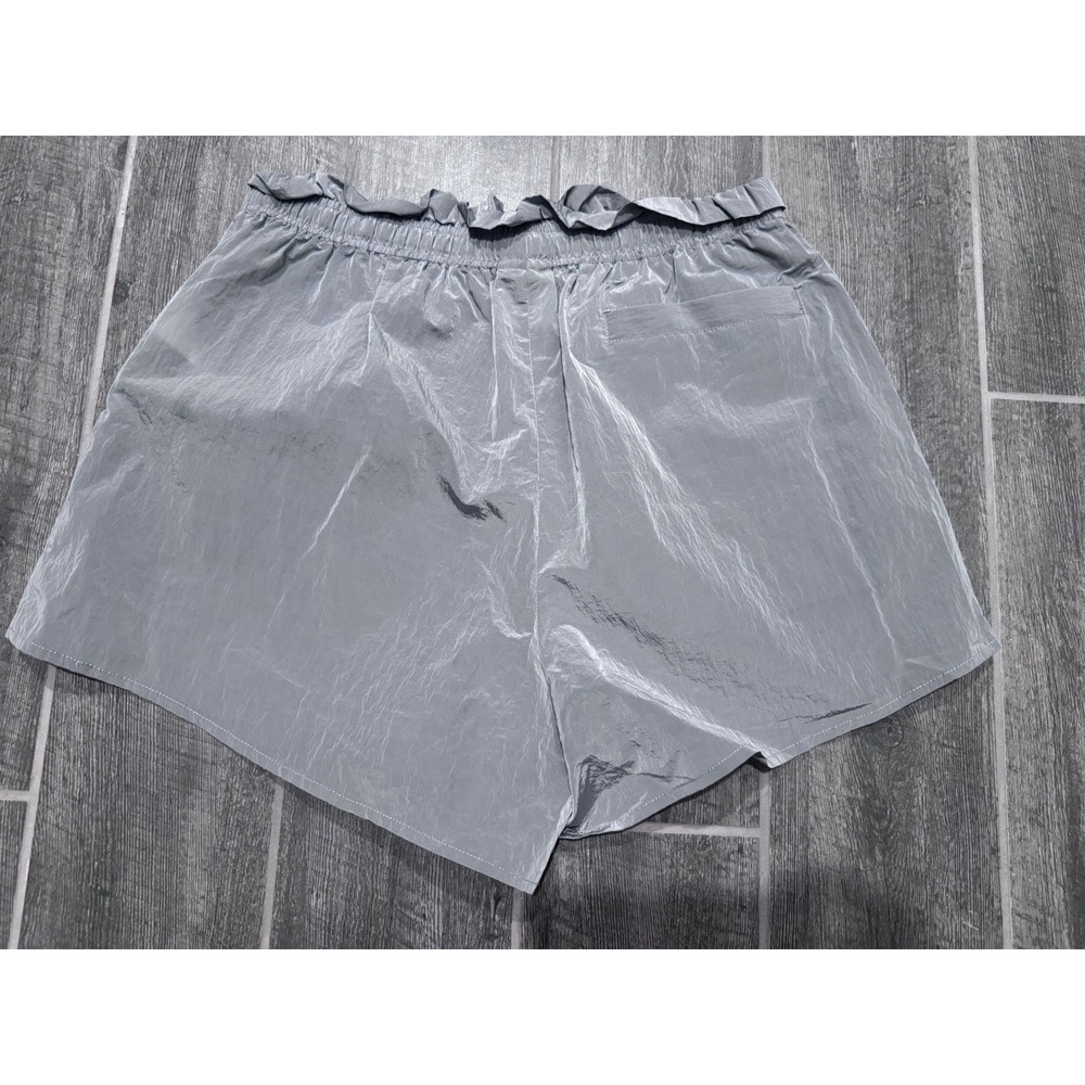 Varley TULAIR HIGH RISE SHORT 3
SHIMMER SHELL Size Large Nylon Drawstring‎ - Picture 4 of 6